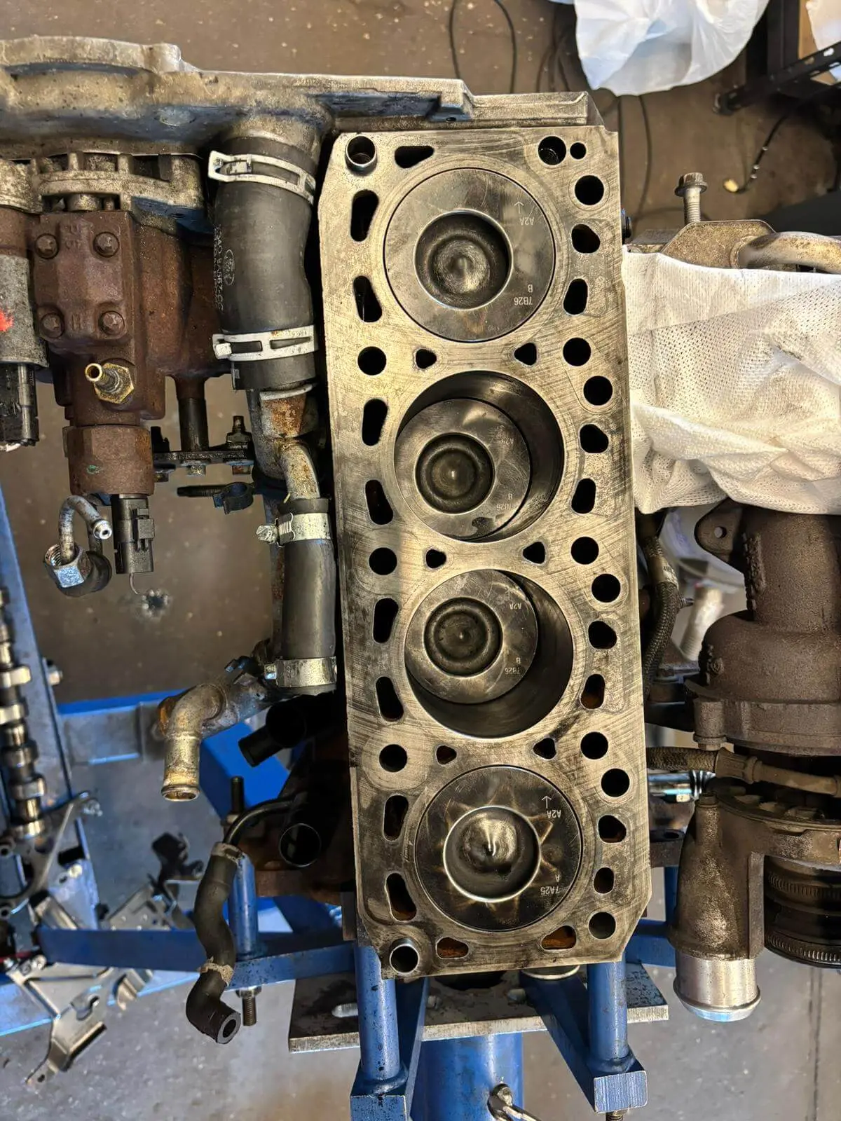 Silnik Ford przed rozpoczęciem naprawy w warsztacie Auto Firma